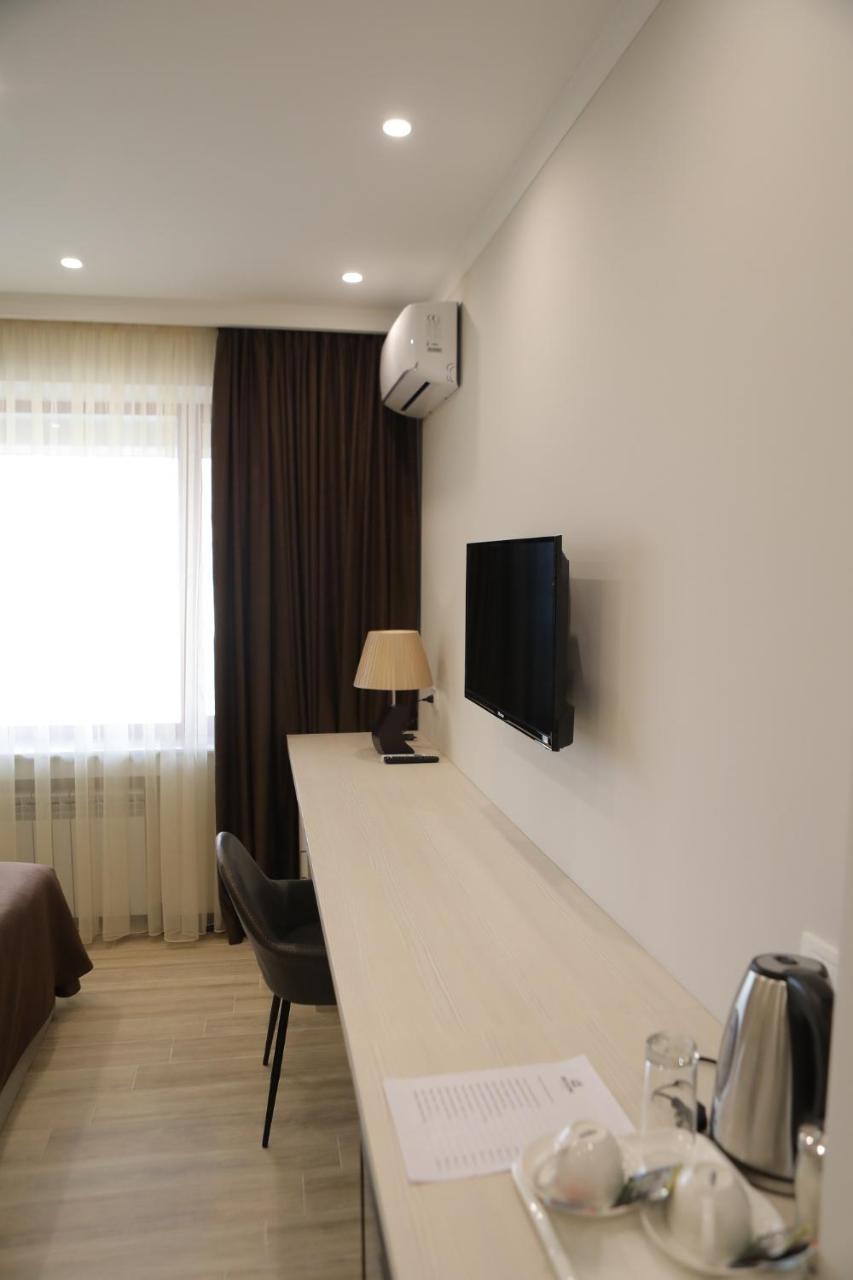 4Room Hotel Erivan Dış mekan fotoğraf